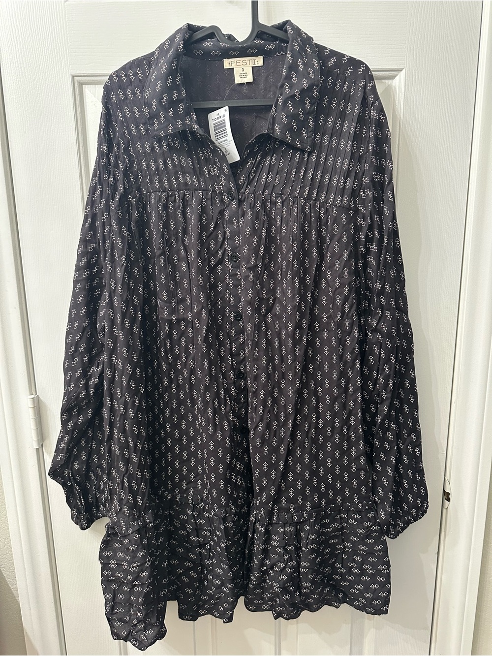 Torrid FESTI Top Button-Down Charcoal White Tunic Ruffle Hem Long Sleeve 3X NWT